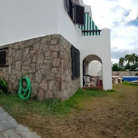 Lovely 2 Bedroom House With Private Garden فيلة