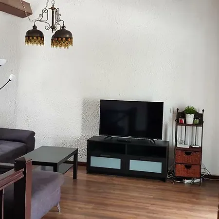 Lovely 2 Bedroom House With Private Garden فيلة *