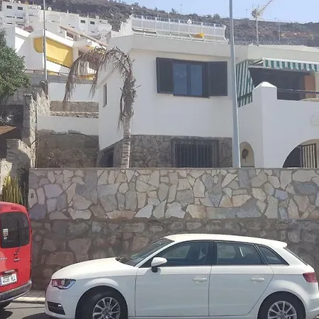 فيلة Lovely 2 Bedroom House With Private Garden
